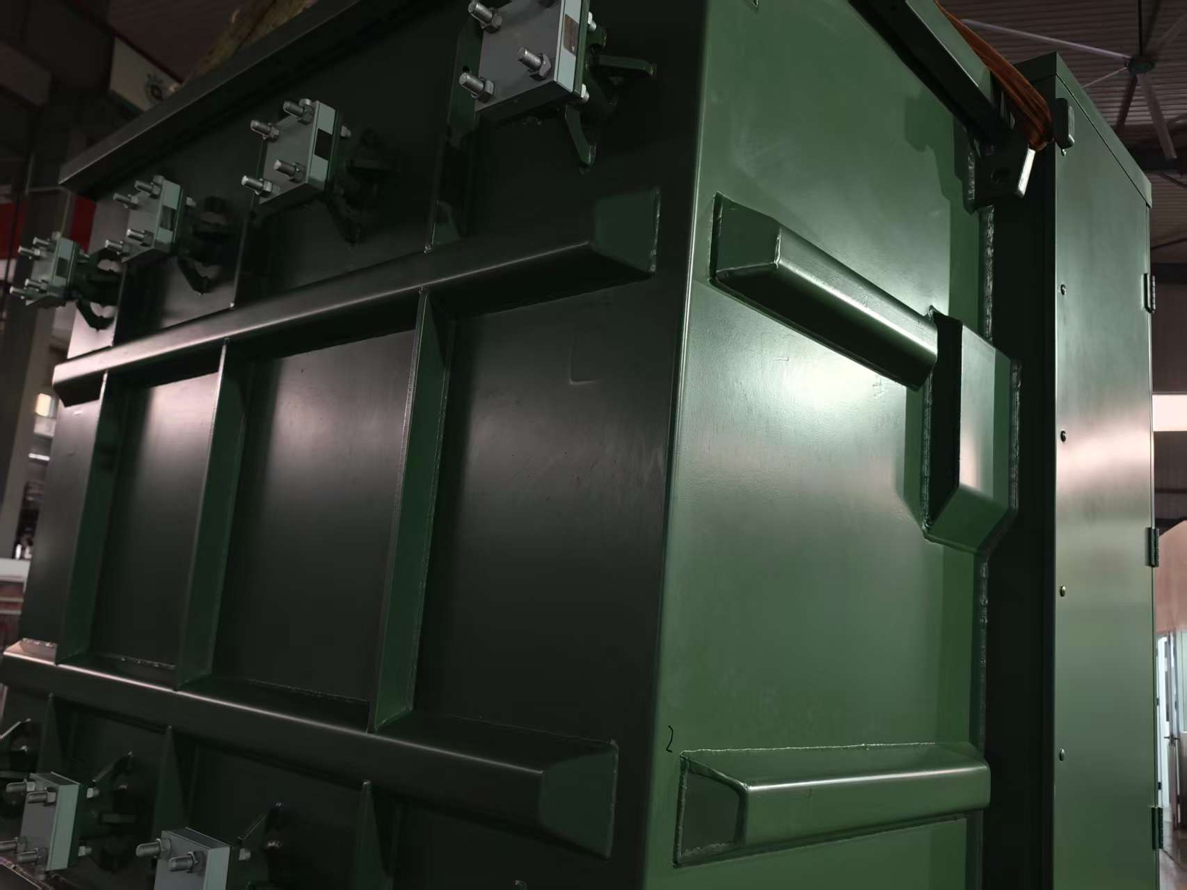 Pad-mounted transformer