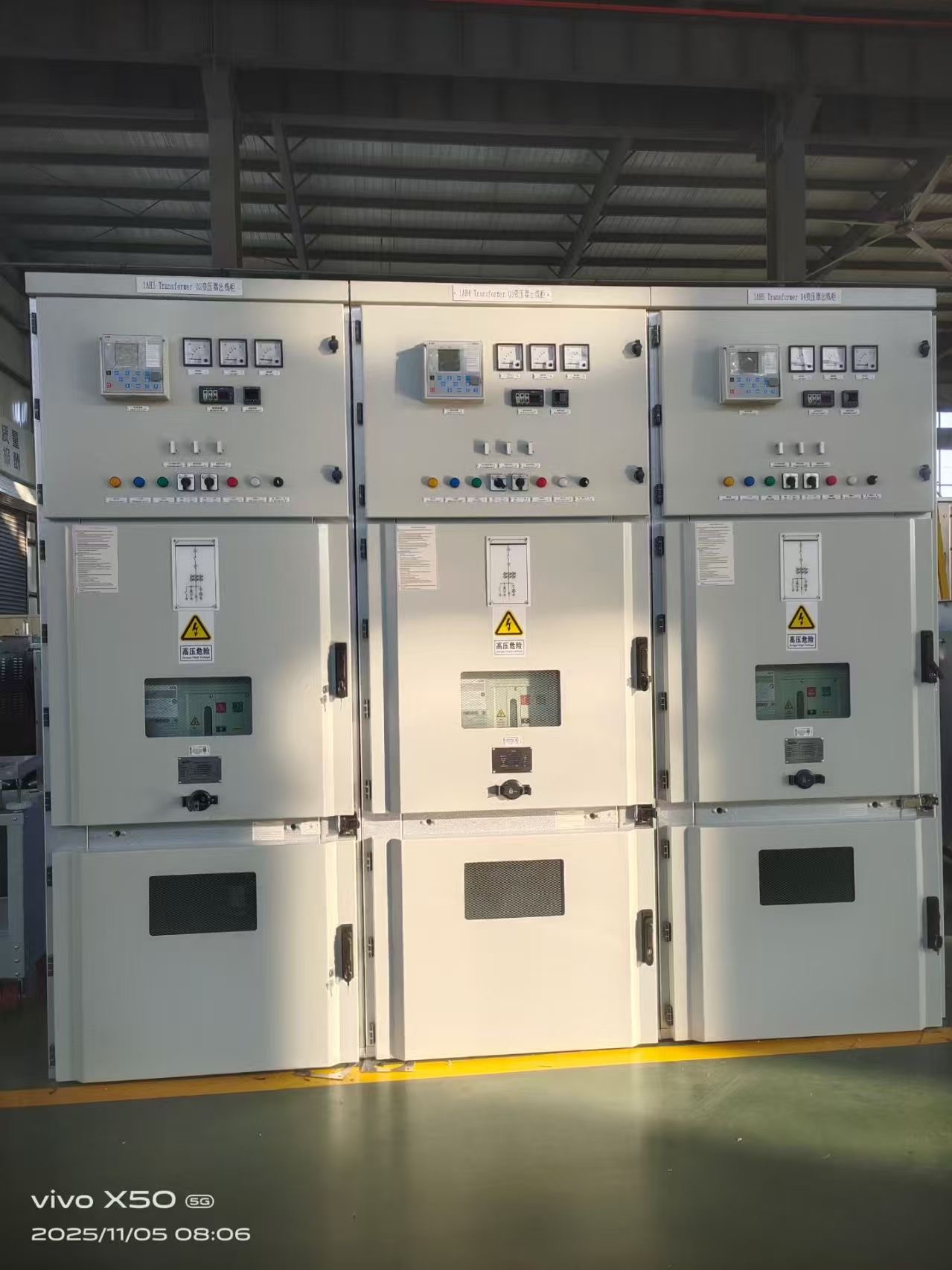 Switchgear breaker compartment