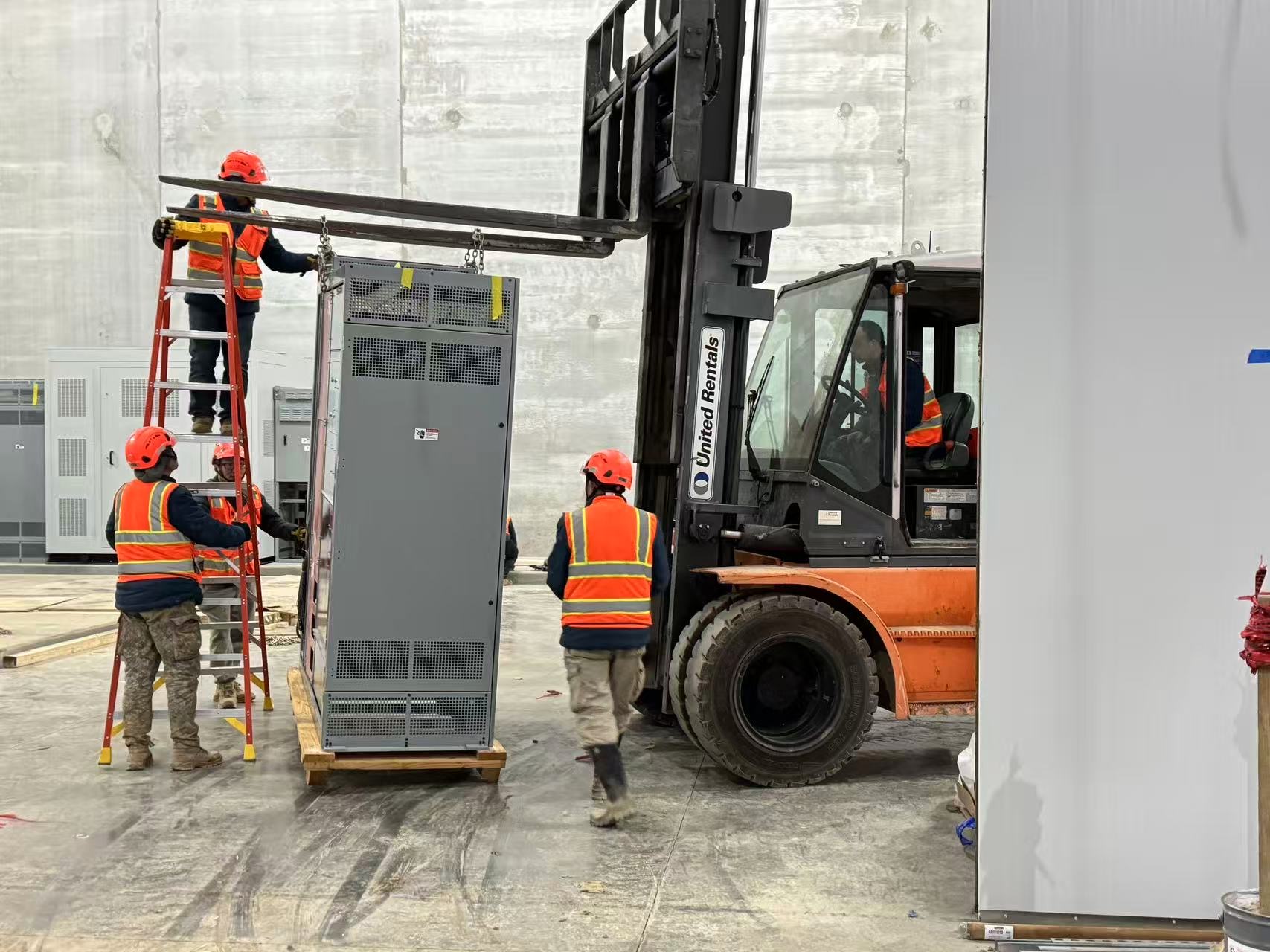 Forklift lifting equipment